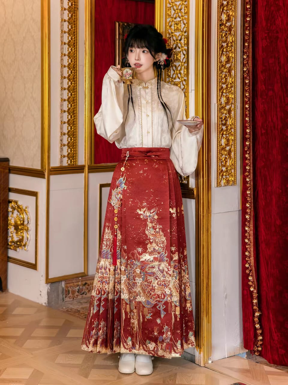 Women's Traditional Chinese Hanfu Wedding Dress Set with Gold-Woven Mamian Skirt