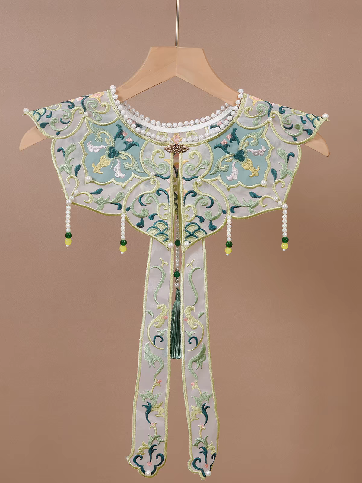云肩Yunjian Chinese Cloud Collar – Traditional Embroidered Cape for Hanfu & Qipao