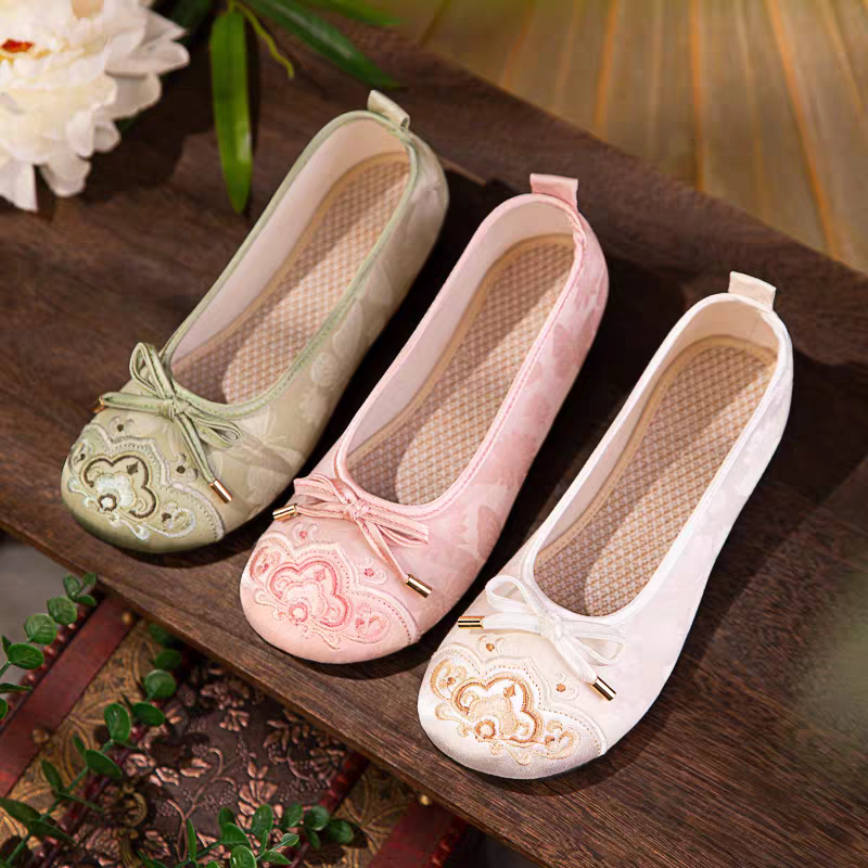 Embroidered shoes 35-40