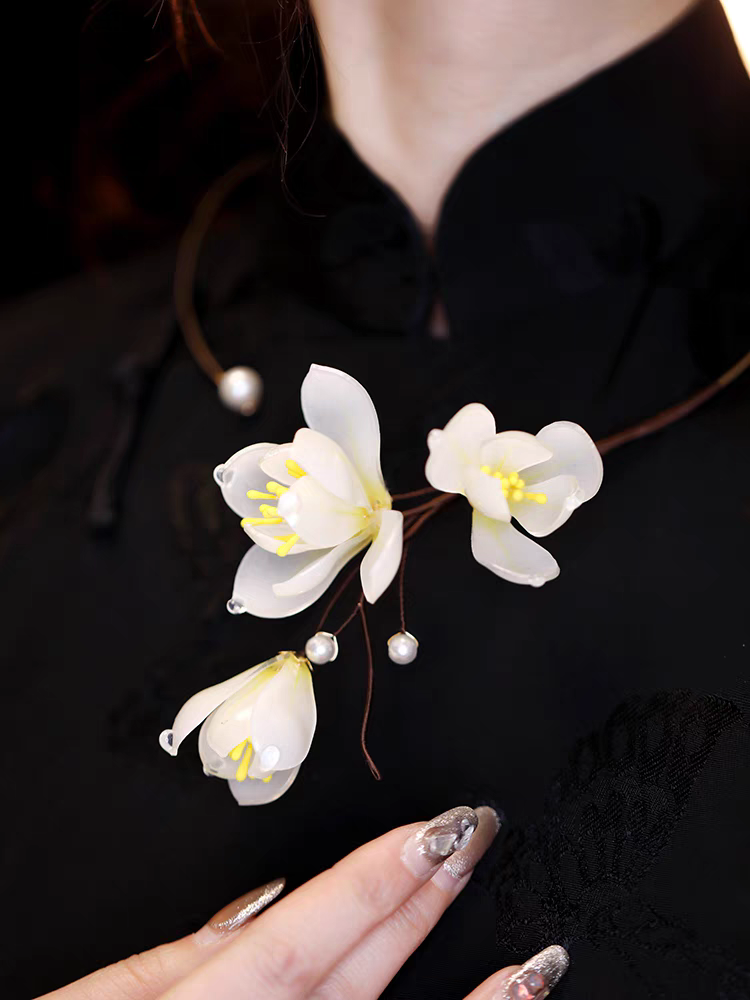 Traditional Chinese Necklace Collar (Xiang Quan)
