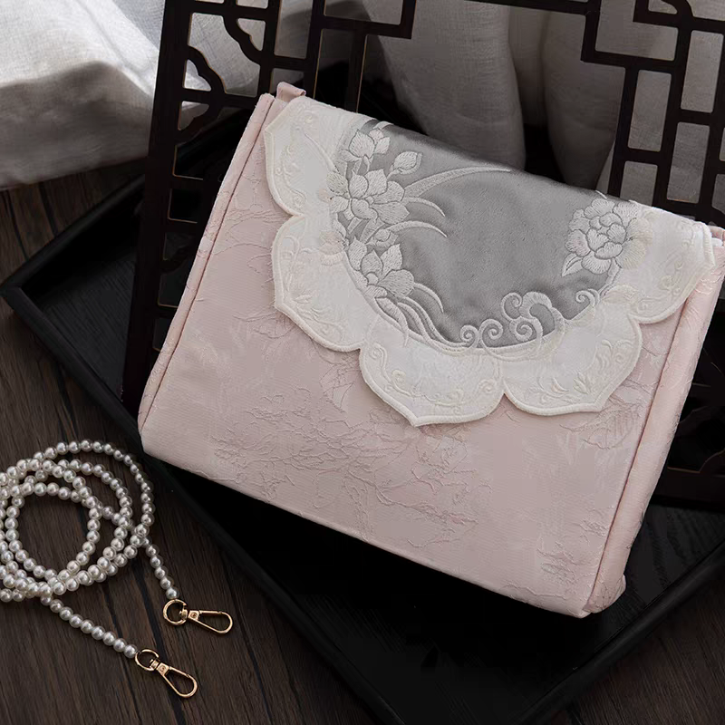 Antique style handbag古风手提包