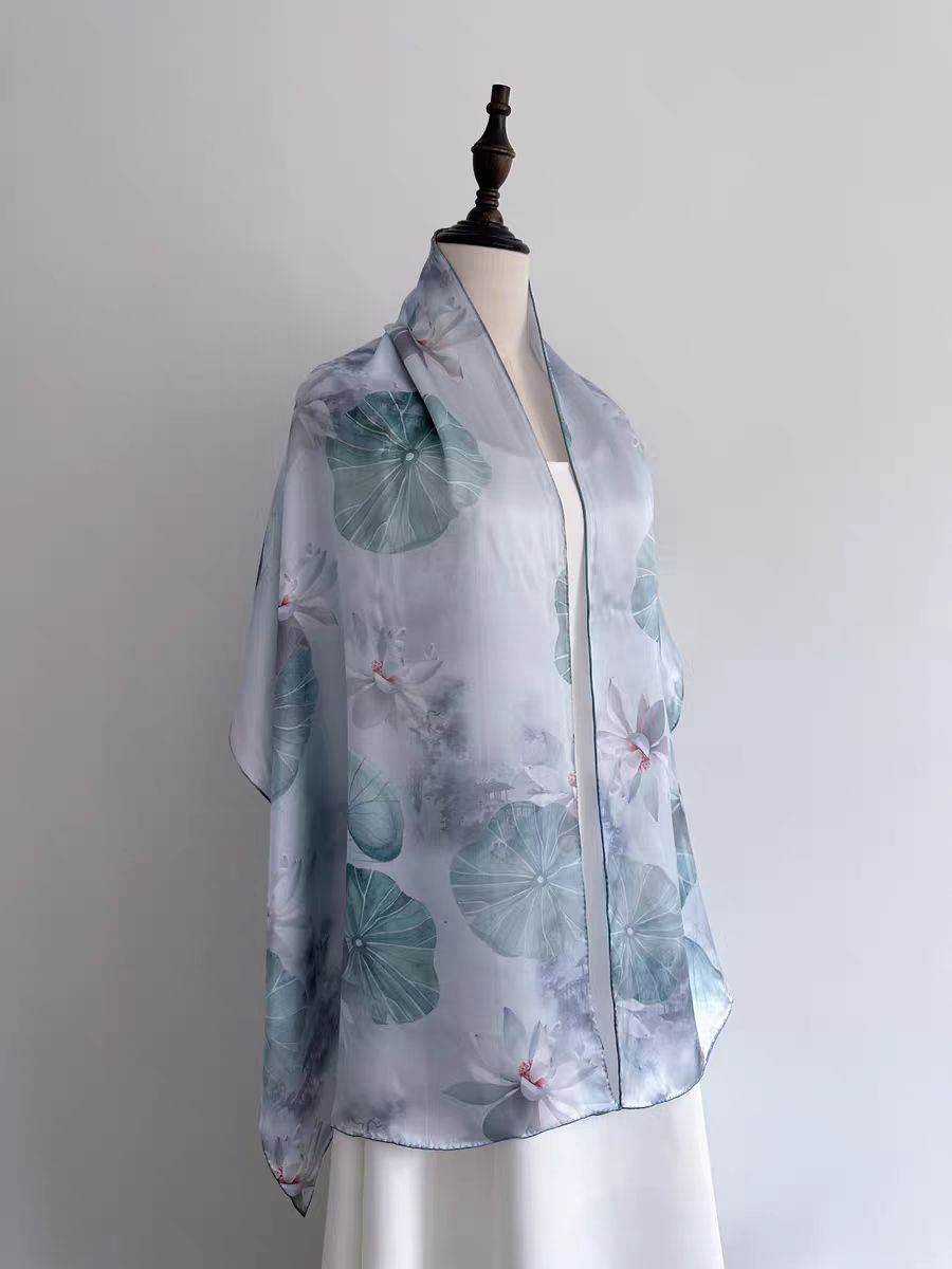 Guofeng Silk Scarf – Traditional Chinese Print Scarf for Hanfu, Qipao & Daily Wear