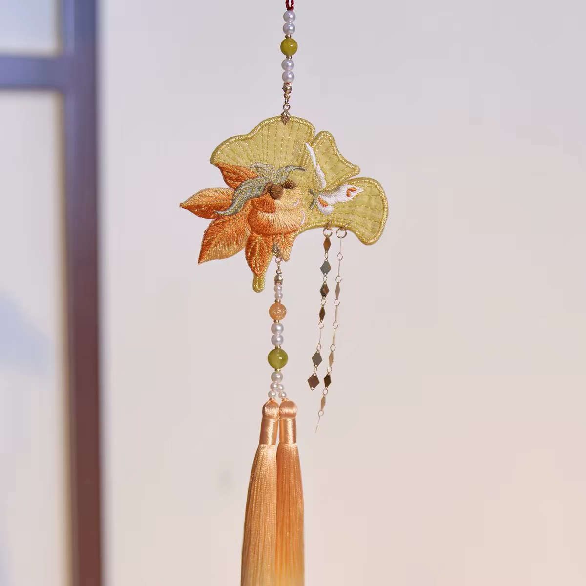 Embroidered Tassel Pendant – Traditional Hanfu Jinbu Waist Ornament, Perfect for Mamianqun & Qipao