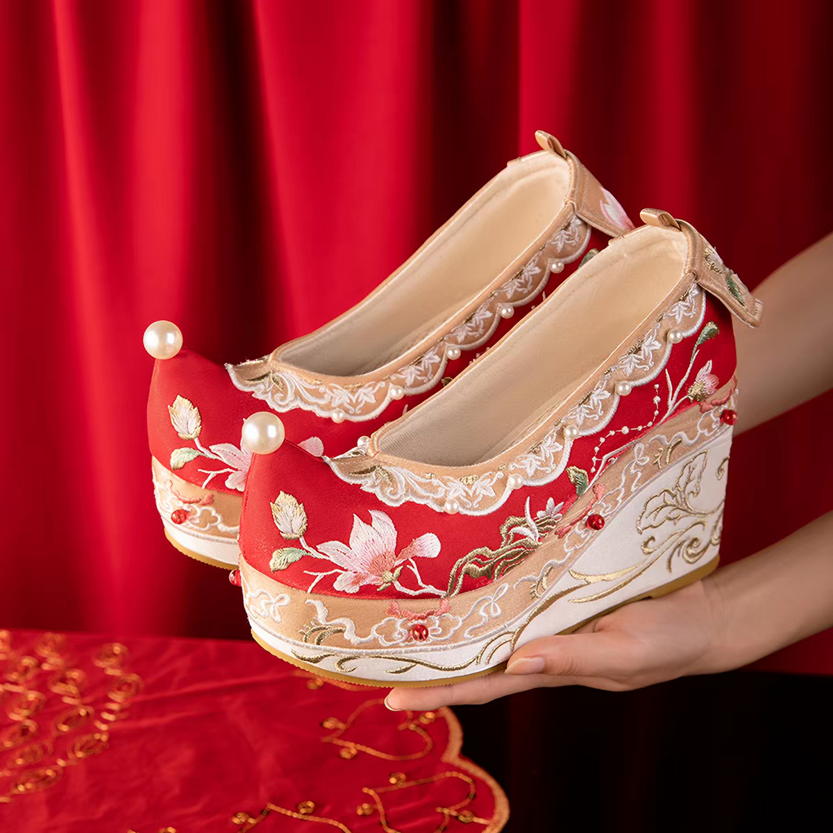 Ancient Chinese Qiaotou Lü Hanfu Shoes | Ming Dynasty Upturned-Toe Traditional Chinese Wedding Shoes