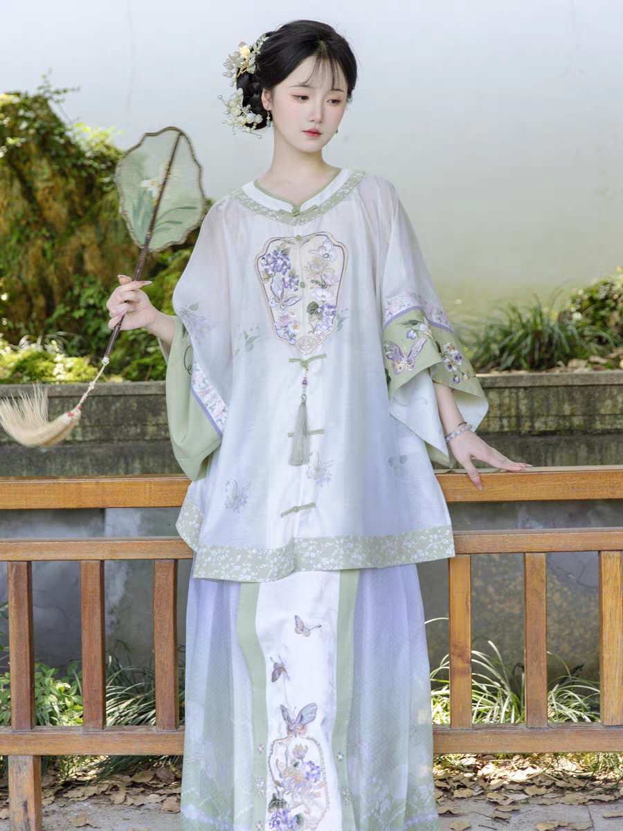 Qing Dynasty Hanfu Women’s – Elegant Chinese Traditional Dress full set Size SL