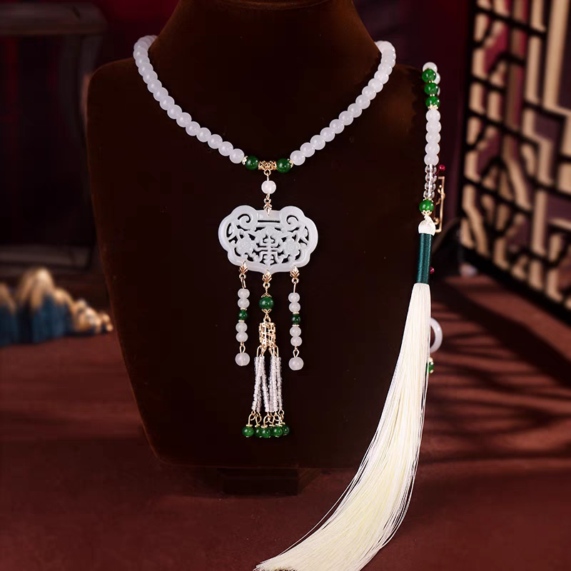 Aksesori dan rantai leher ala Cina