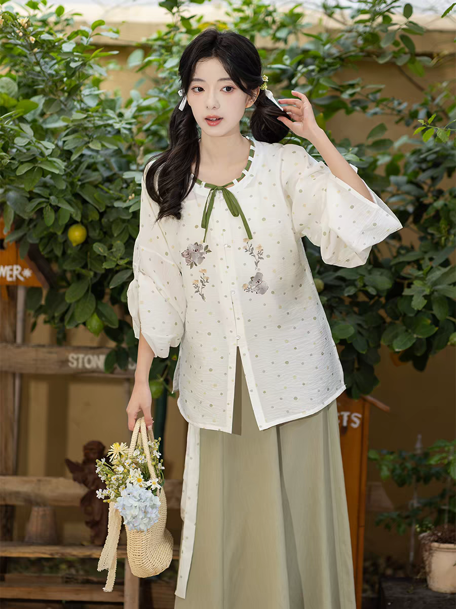 Modern Hanfu Set: Round Neck Top & Six‑Piece Wrap Skirt