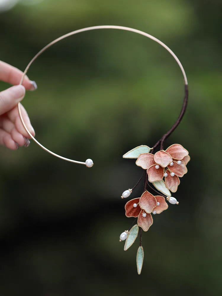 Traditional Chinese Necklace Collar (Xiang Quan)