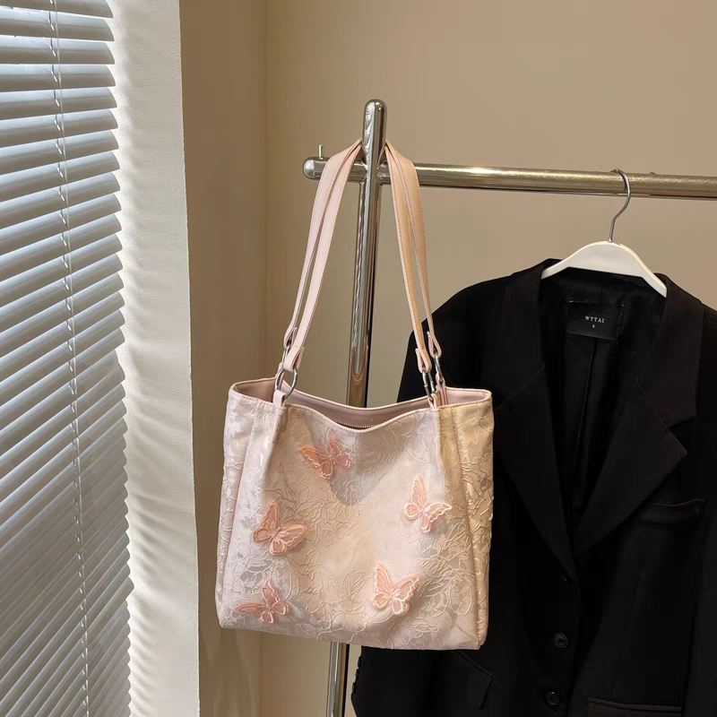 Antique style handbag古风手提包