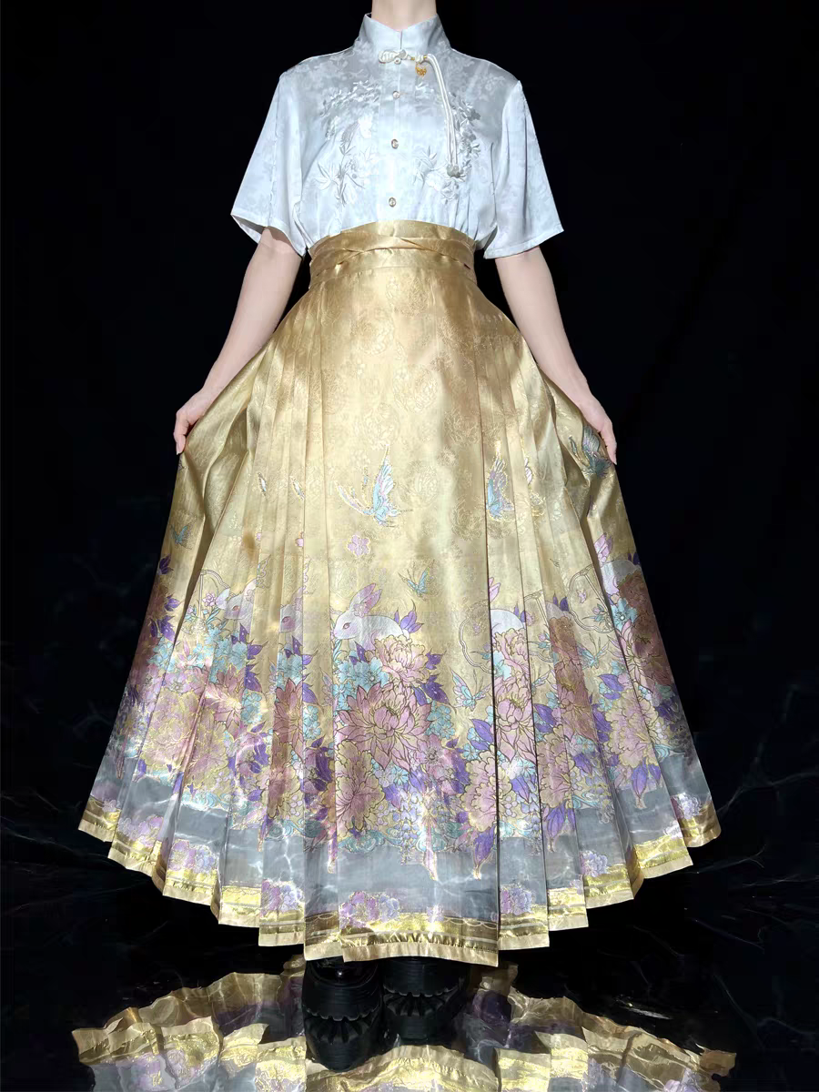 Heavy Embroidery Traditional Hanfu Mamian Skirt – Gold‑Woven Brocade (Single Skirt)