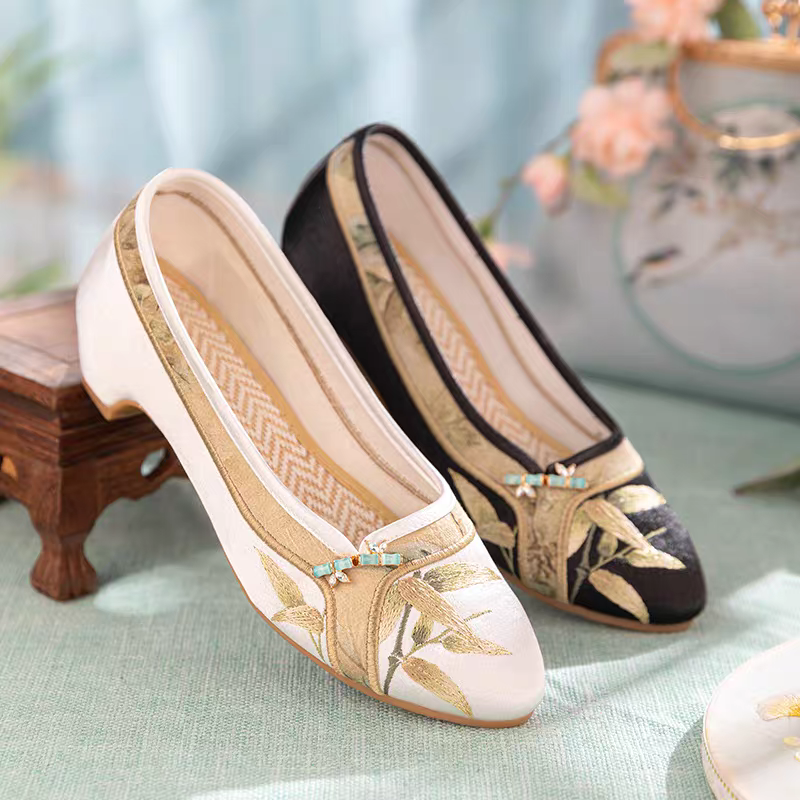 Kasut bersulam 35-41