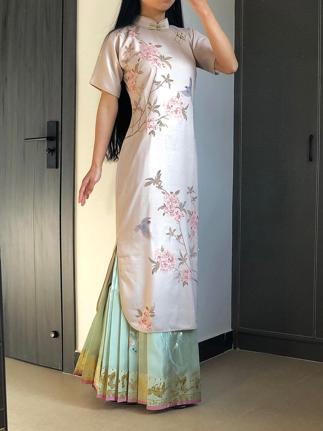 Didn't expect a Qipao paired with a Mamianqun could look this stunning! 😍✨
