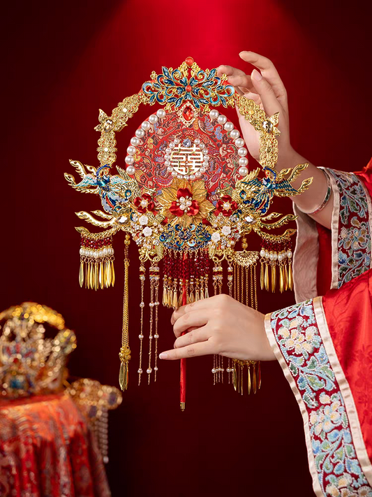 Why Do Chinese Brides Carry Fans? The Meaning Behind the Traditional Que Shan Ceremony (却扇礼)