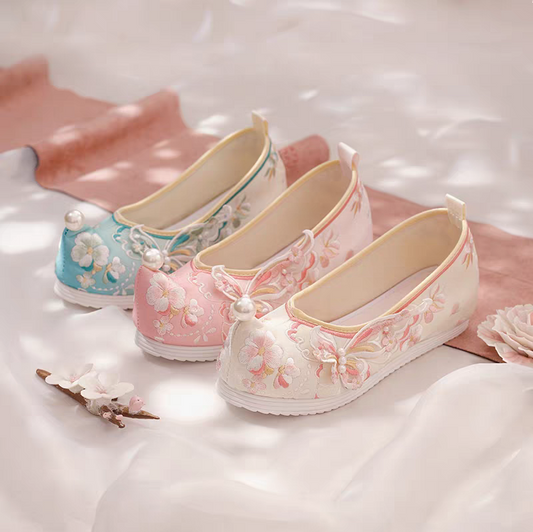 穿越古今的足下风情：最适合搭配汉服的鞋子推荐指南