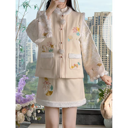 Want to wear Hanfu while traveling everywhere?  But can you wear Hanfu in winter? Yes, you absolutely can! ❄️👘