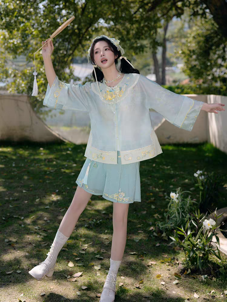 How To Style Daily Hanfu Without Looking Like Cosplay?