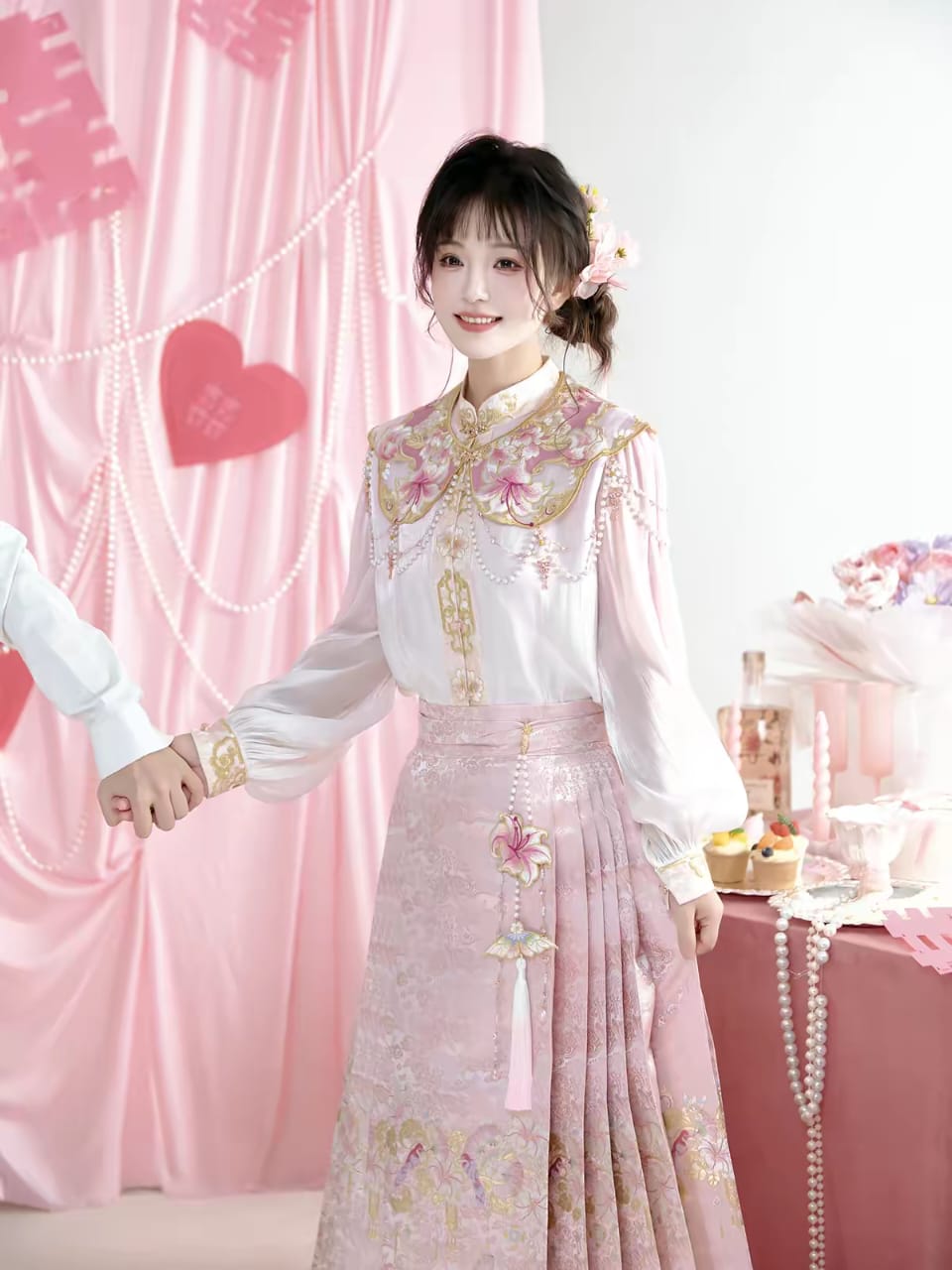Wedding Hanfu Set with Mamian Skirt – Complete Bridal Ensemble