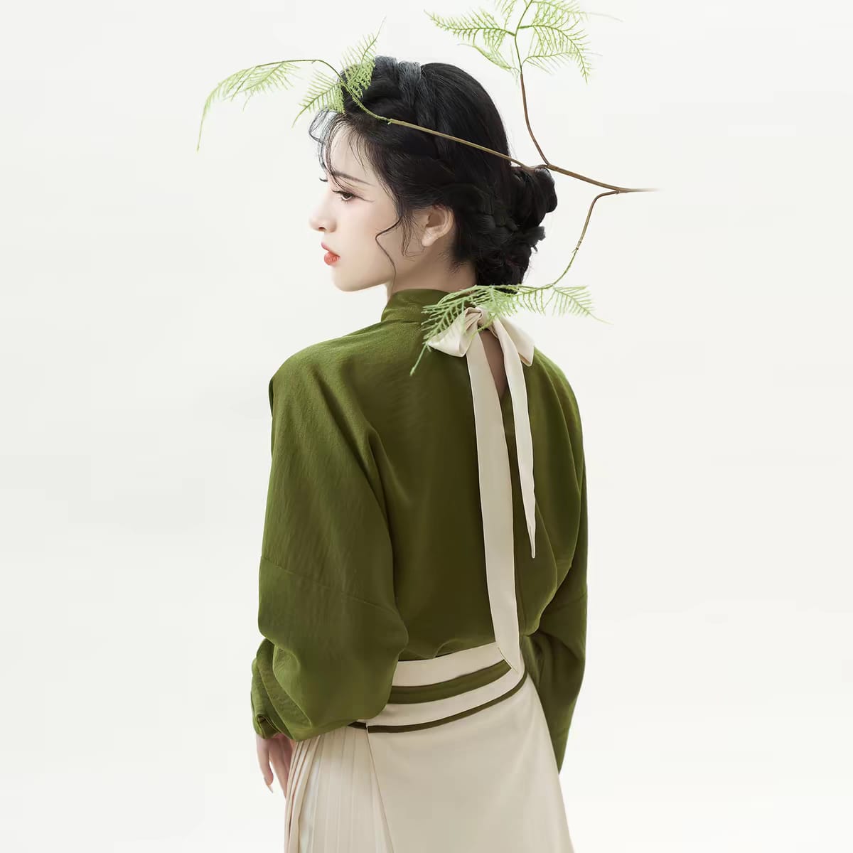 Ming-Style Hanfu Cross-Collar Narrow Sleeve Mamian Skirt Set – Original Design, Everyday Wear(Pre order 30days)