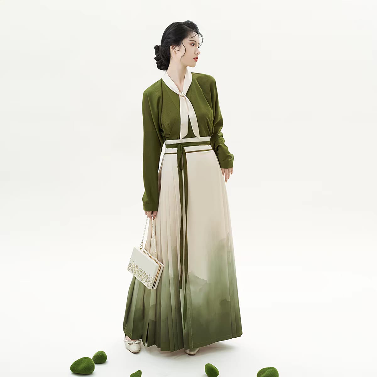 Ming-Style Hanfu Cross-Collar Narrow Sleeve Mamian Skirt Set – Original Design, Everyday Wear(Pre order 30days)