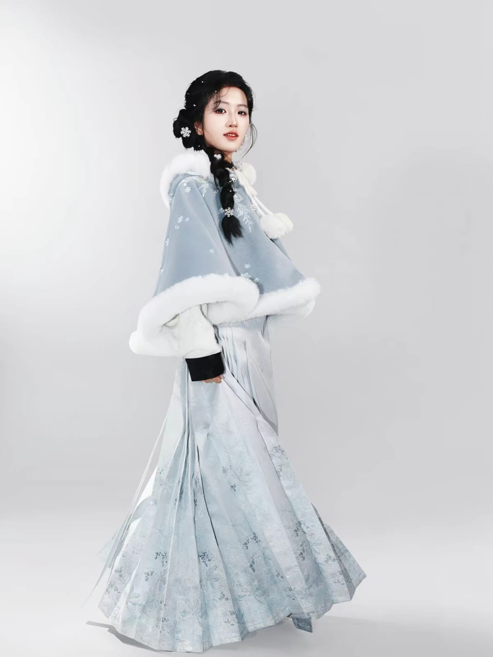 Ming-Style Hanfu Cape & Mamian Skirt