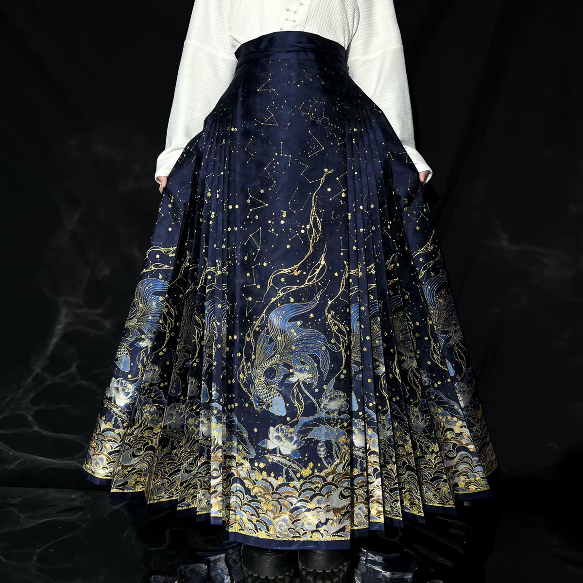 Heavy Embroidery Traditional Hanfu Mamian Skirt – Gold‑Woven Brocade (Single Skirt)