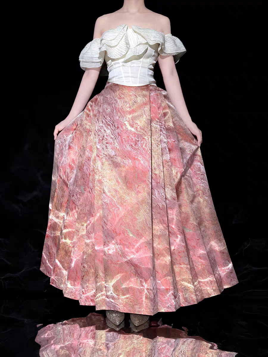 Heavy Embroidery Traditional Hanfu Mamian Skirt – Gold‑Woven Brocade (Single Skirt)