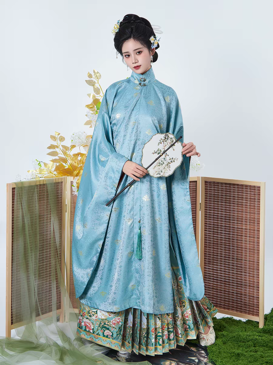 Ming-Style Hanfu Stand-Collar Long Robe and Mamian Skirt Set