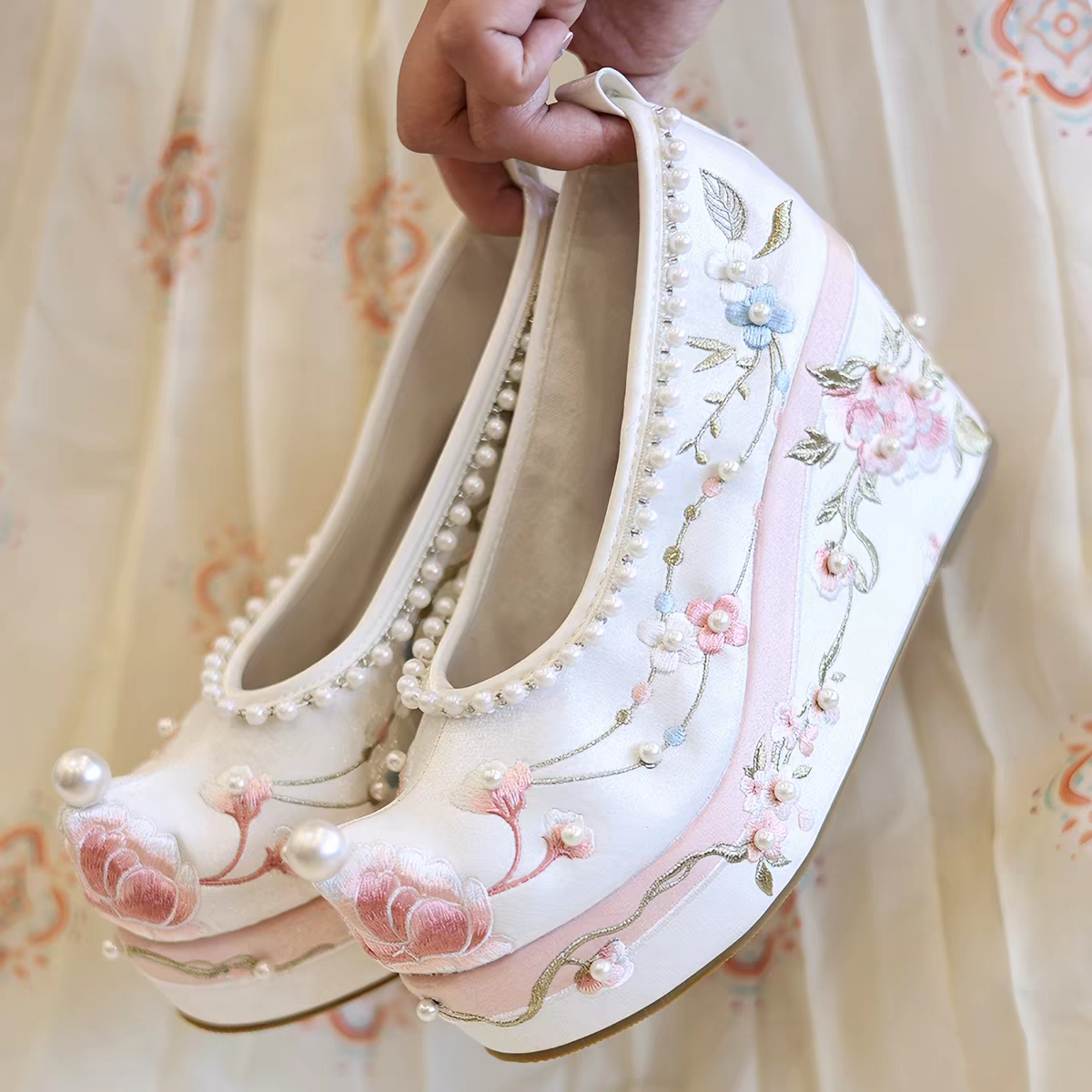 10cm Height-Increasing Chinese Embroidered Hanfu Shoes | Vintage Platform Shoes with Upturned Toe