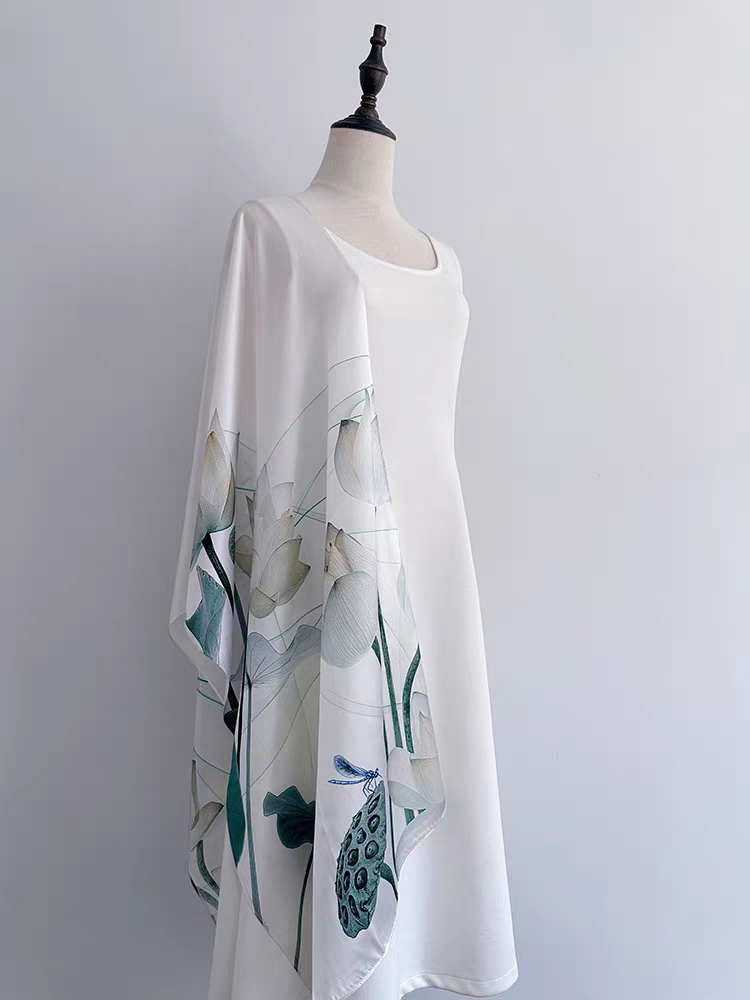 Guofeng Silk Scarf – Traditional Chinese Print Scarf for Hanfu, Qipao & Daily Wear