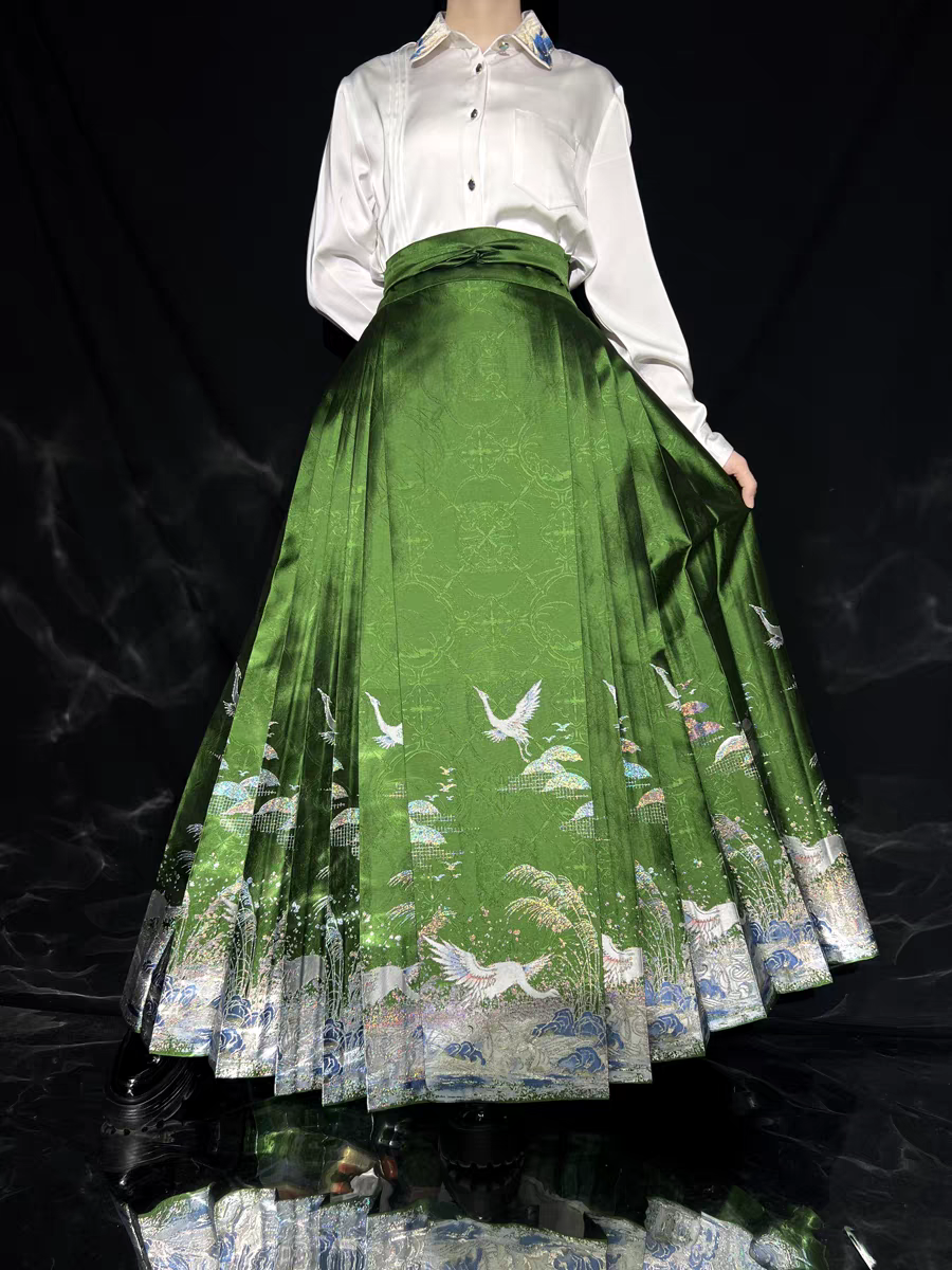 Heavy Embroidery Traditional Hanfu Mamian Skirt – Gold‑Woven Brocade (Single Skirt)