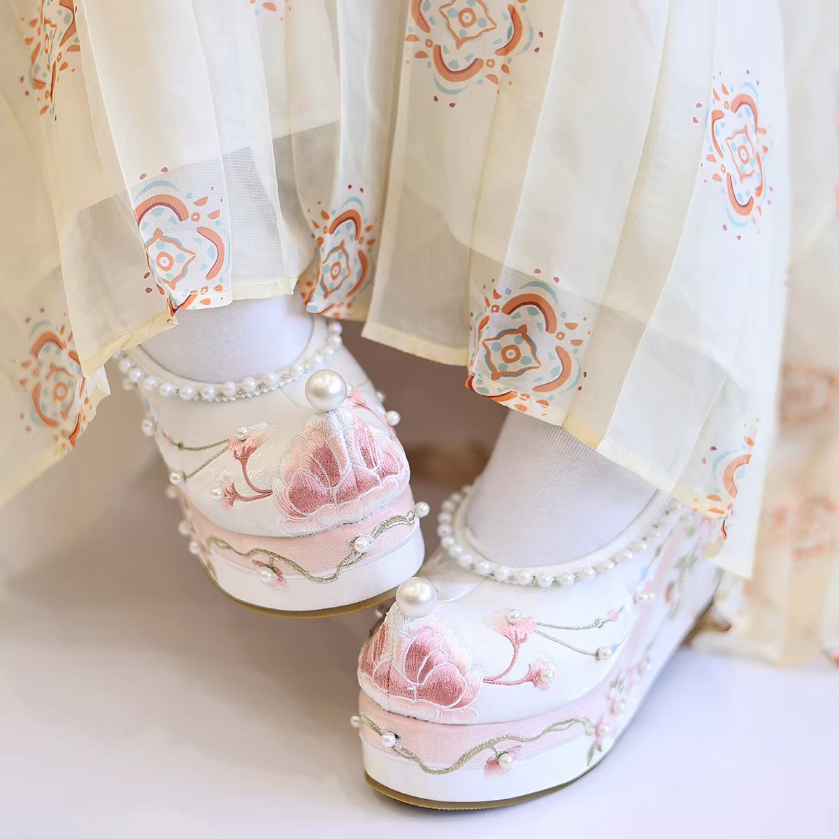 10cm Height-Increasing Chinese Embroidered Hanfu Shoes | Vintage Platform Shoes with Upturned Toe