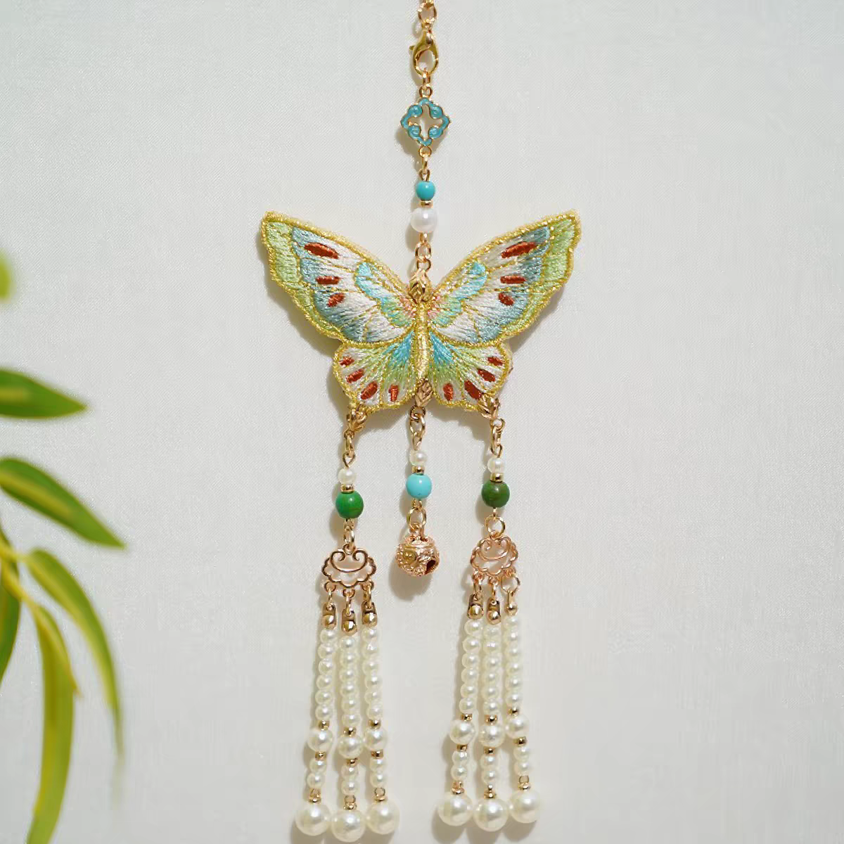 Embroidered Tassel Pendant – Traditional Hanfu Jinbu Waist Ornament, Perfect for Mamianqun & Qipao