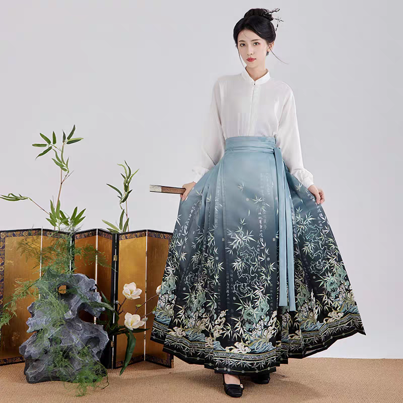 Skirt berwajah kuda, saiz S-XL