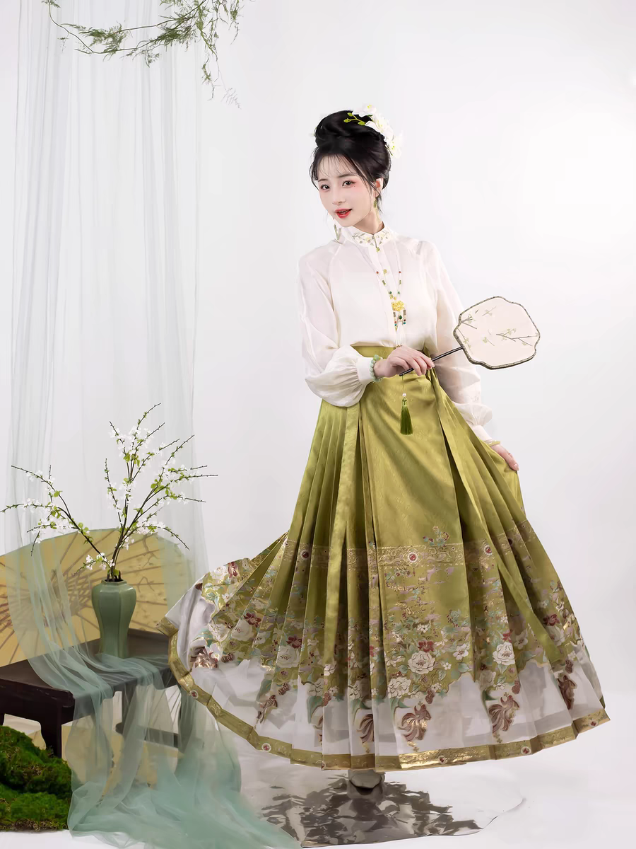 Heavy Embroidery Traditional Hanfu Mamian Skirt – Gold‑Woven Brocade(single skirt)
