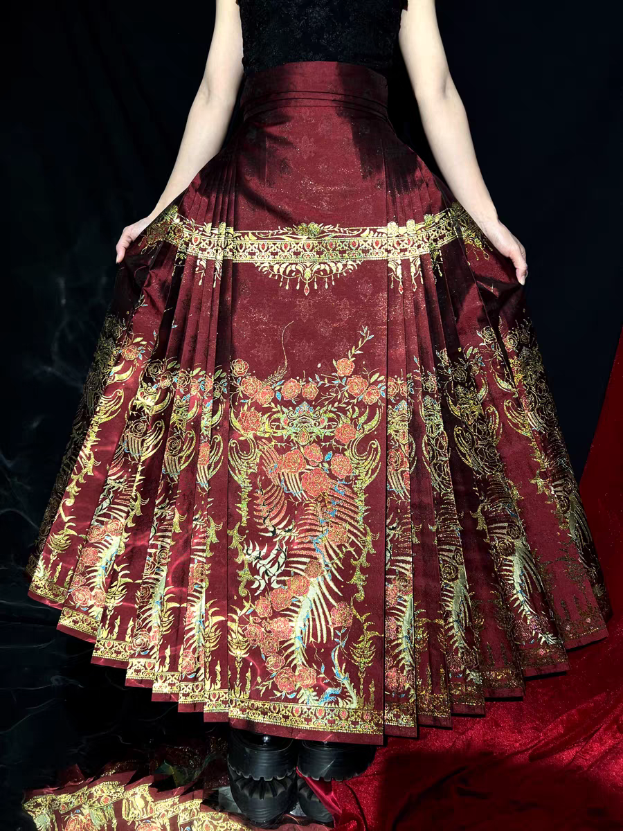 Heavy Embroidery Traditional Hanfu Mamian Skirt – Gold‑Woven Brocade (Single Skirt)