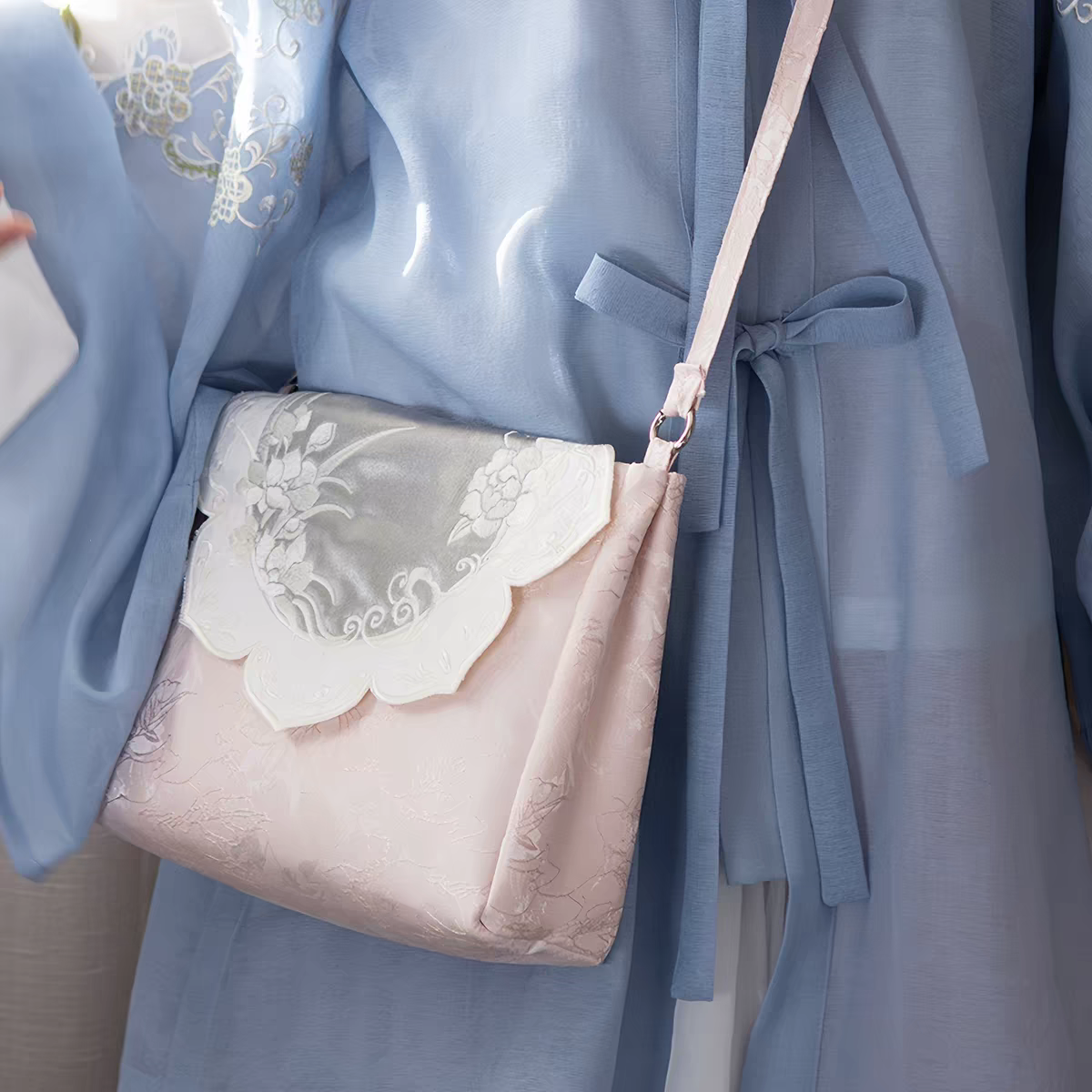 Antique style handbag古风手提包