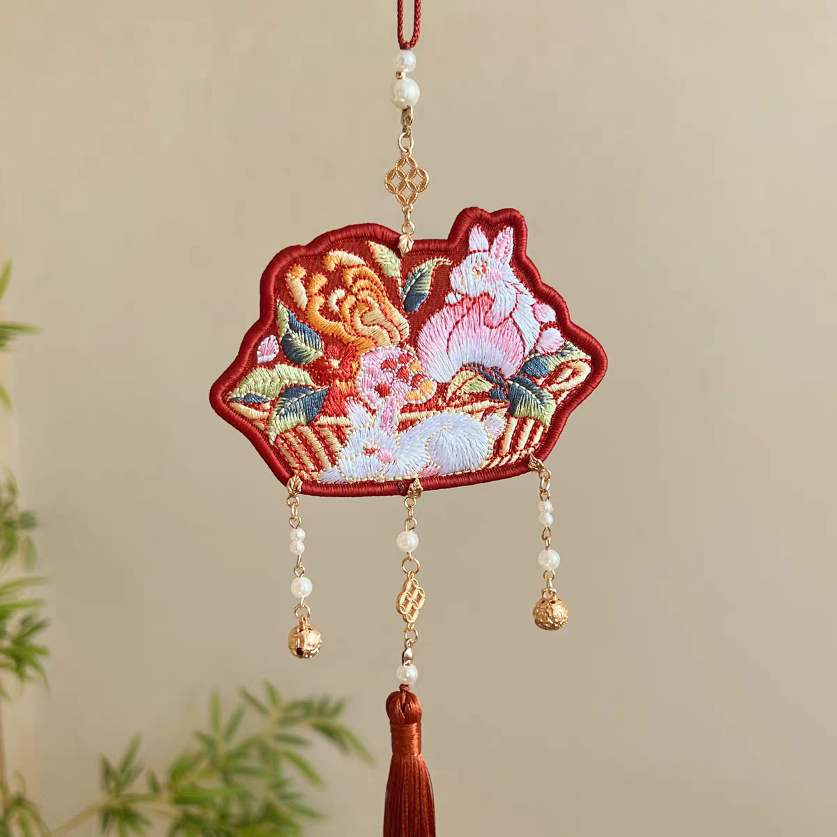 Embroidered Tassel Pendant – Traditional Hanfu Jinbu Waist Ornament, Perfect for Mamianqun & Qipao