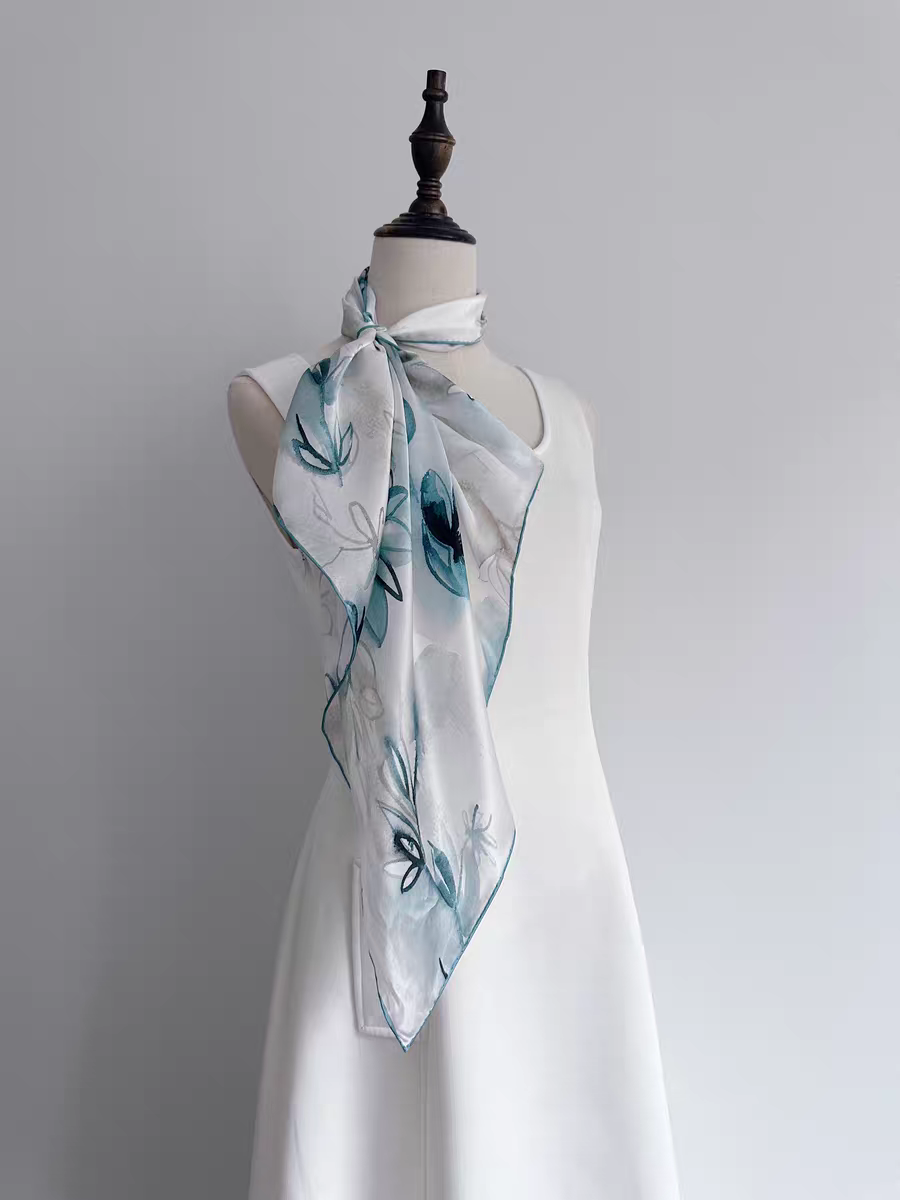 Guofeng Silk Scarf – Traditional Chinese Print Scarf for Hanfu, Qipao & Daily Wear