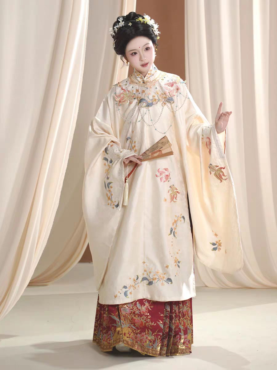 Traditional Ming-Style Hanfu Outfit with a Stand Collar Long Robe and Mamian Skirt(Pre order 45days)
