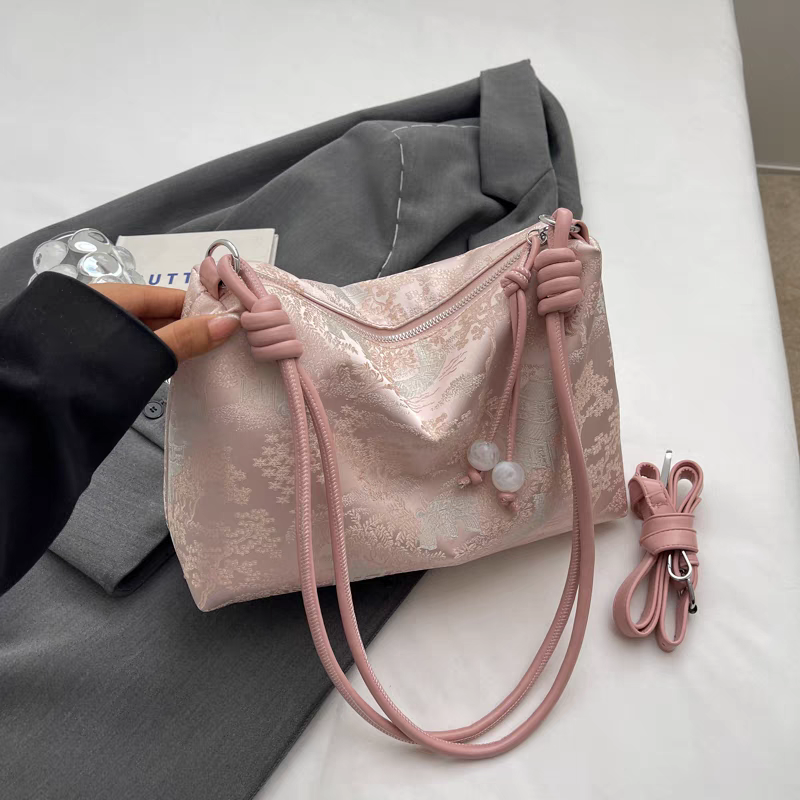 Antique style handbag古风手提包