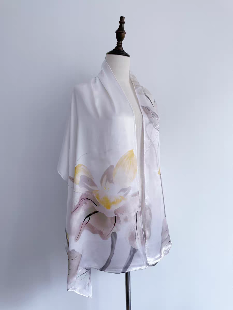 Guofeng Silk Scarf – Traditional Chinese Print Scarf for Hanfu, Qipao & Daily Wear