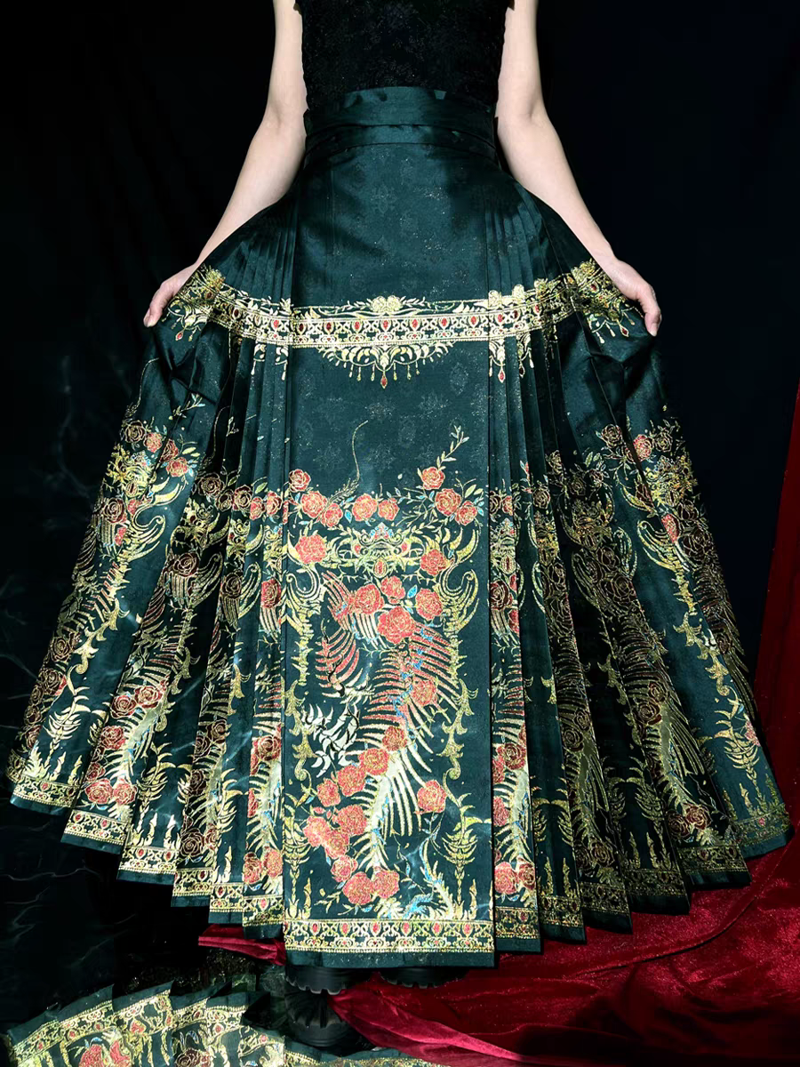 Heavy Embroidery Traditional Hanfu Mamian Skirt – Gold‑Woven Brocade (Single Skirt)