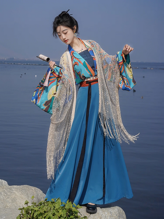 Hanfu (traditional Han Chinese clothing) from the Wei, Jin, and Northern and Southern Dynasties: pleated dress with halter top, eight-piece skirt, and shawl, perfect for everyday wear.