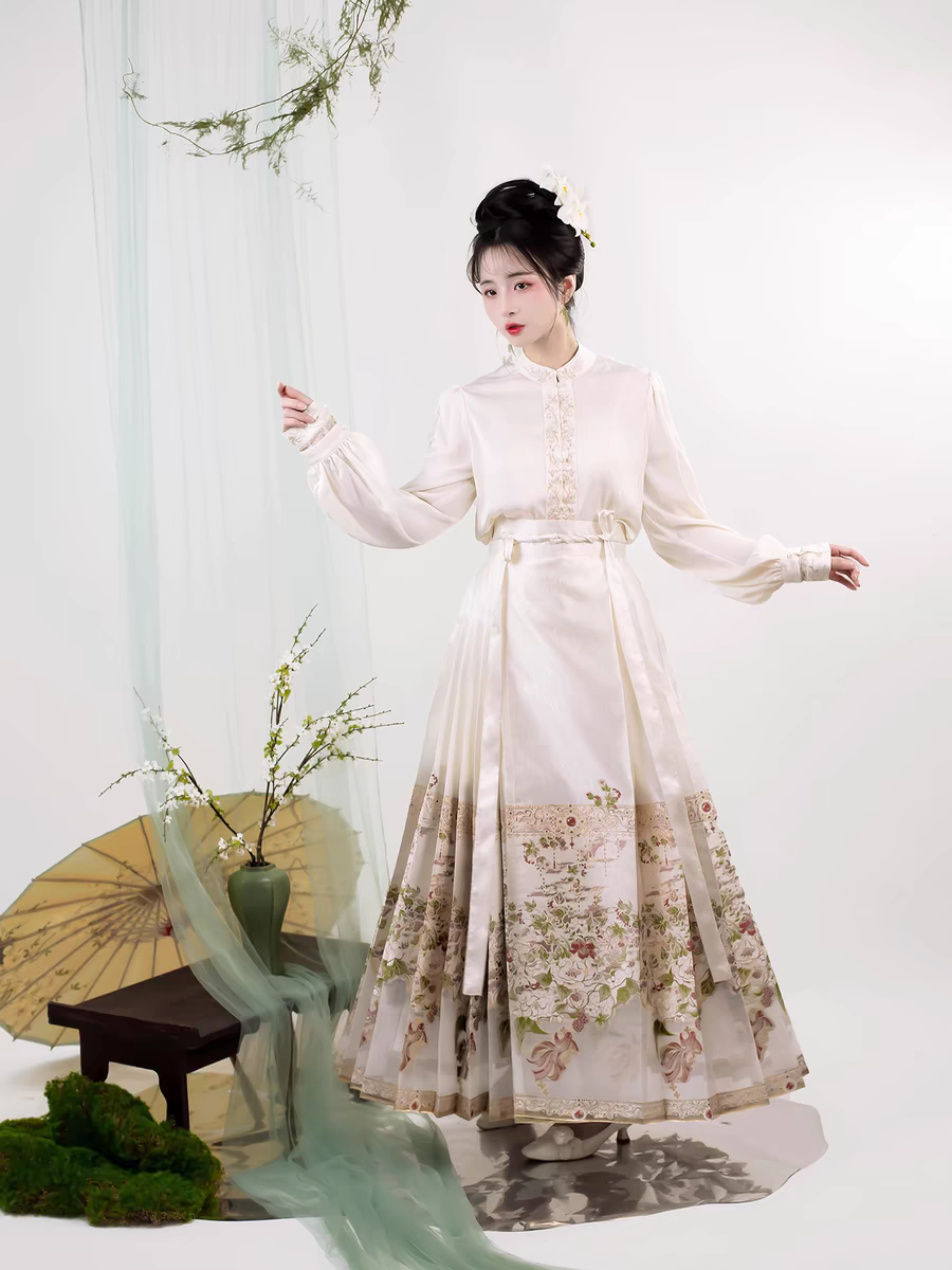 Heavy Embroidery Traditional Hanfu Mamian Skirt – Gold‑Woven Brocade(single skirt)