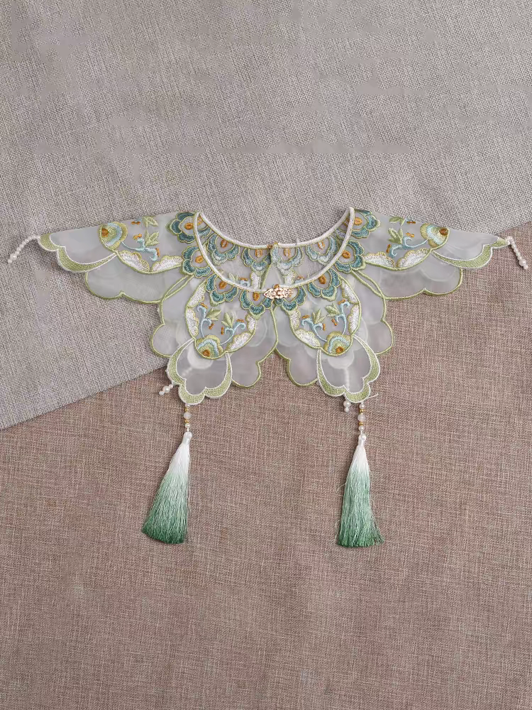 云肩Yunjian Chinese Cloud Collar – Traditional Embroidered Cape for Hanfu & Qipao