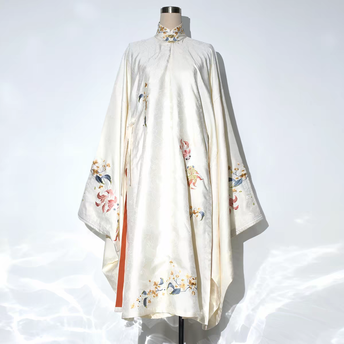 Traditional Ming-Style Hanfu Outfit with a Stand Collar Long Robe and Mamian Skirt(Pre order 45days)