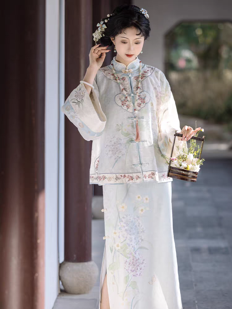 Hanfu Wanita Dinasti Qing – Set lengkap Pakaian Tradisional Cina yang Elegan saiz SL
