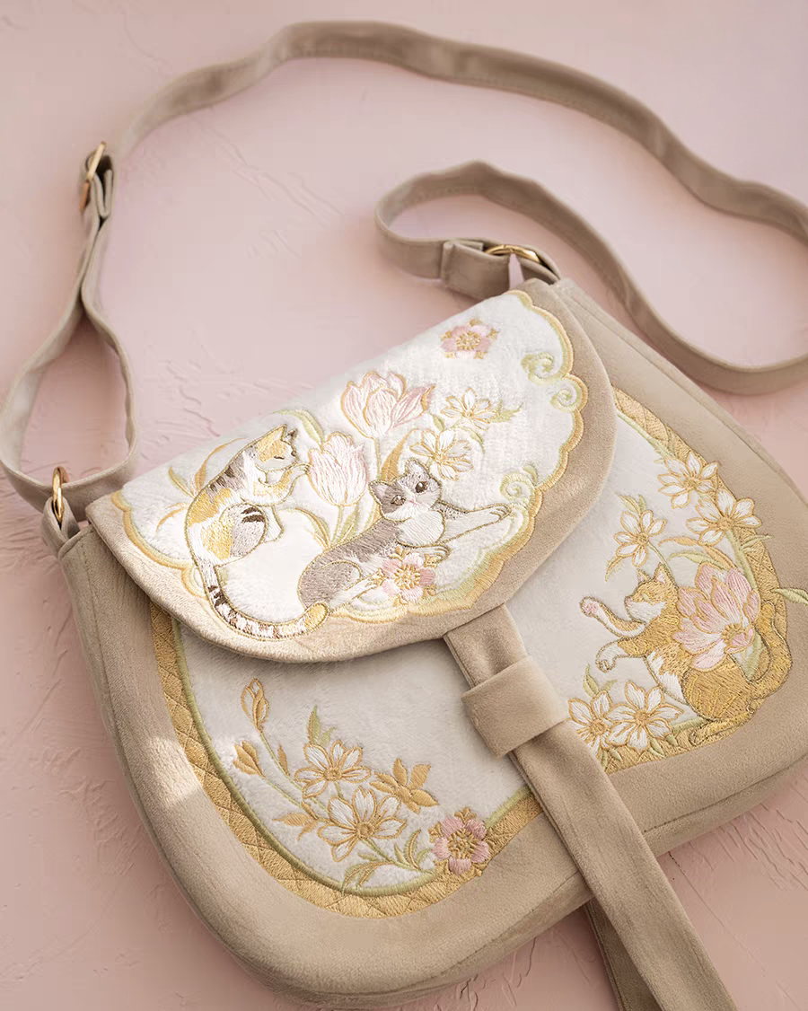 Cat Peddler Crossbody Bag – Traditional Chinese Design, Spacious & Lightweight, Fits Hanfu & Modern Outfits