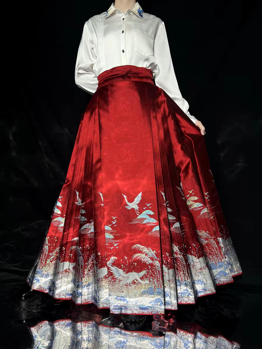 Heavy Embroidery Traditional Hanfu Mamian Skirt – Gold‑Woven Brocade (Single Skirt)
