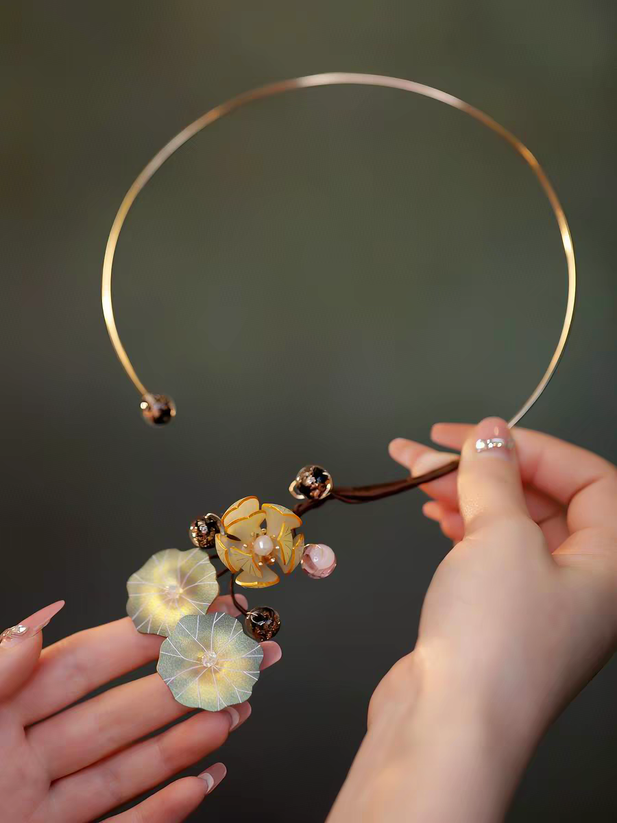 Traditional Chinese Necklace Collar (Xiang Quan)